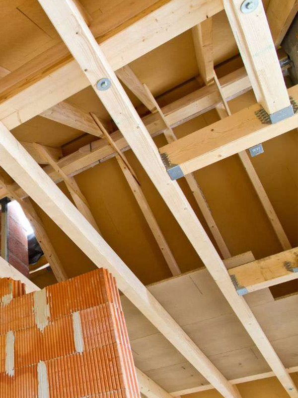 Des charpentes solides et durables grâce à un traitement professionnel et complet