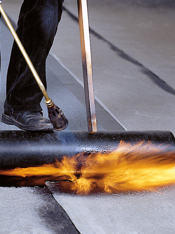 Réparation rapide des fuites et protection durable de votre toiture