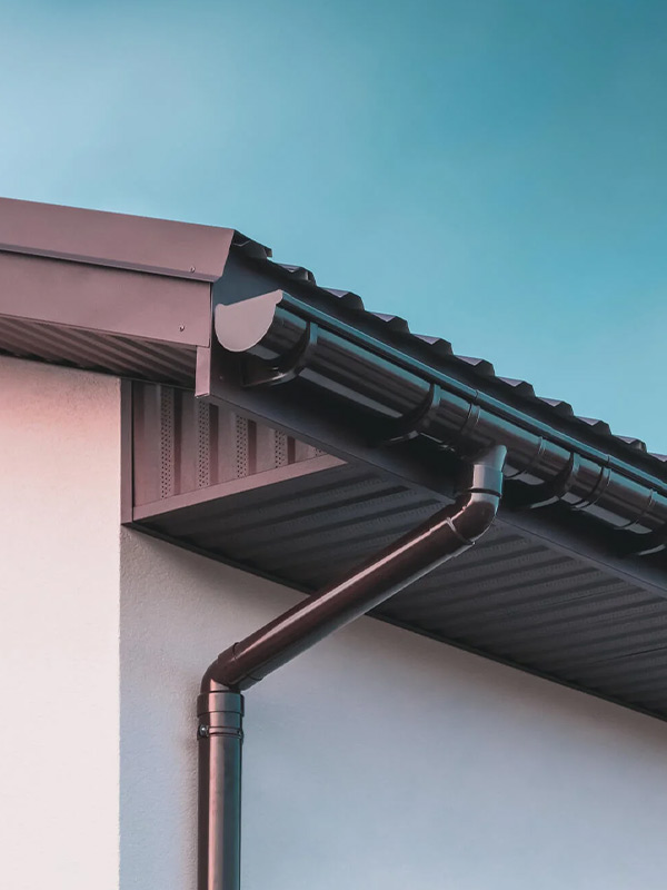 Gouttières installées et réparées avec expertise pour protéger votre maison