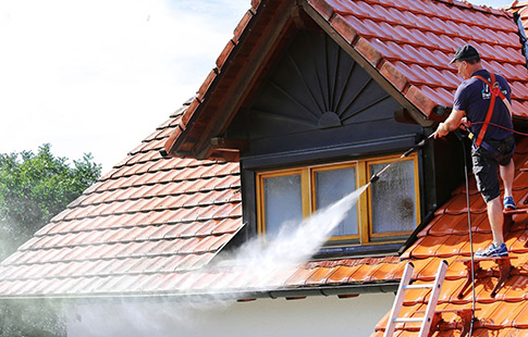 Démoussage et Nettoyage de toiture à Quincy-Voisins (77860) en Seine et Marne (77)